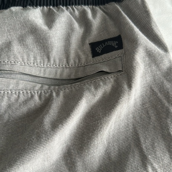 Billabong hybrid shorts. Size XL. In great condition. Light grey - Picture 5 of 5